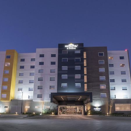 Microtel Inn & Suites By Wyndham Irapuato Exterior foto
