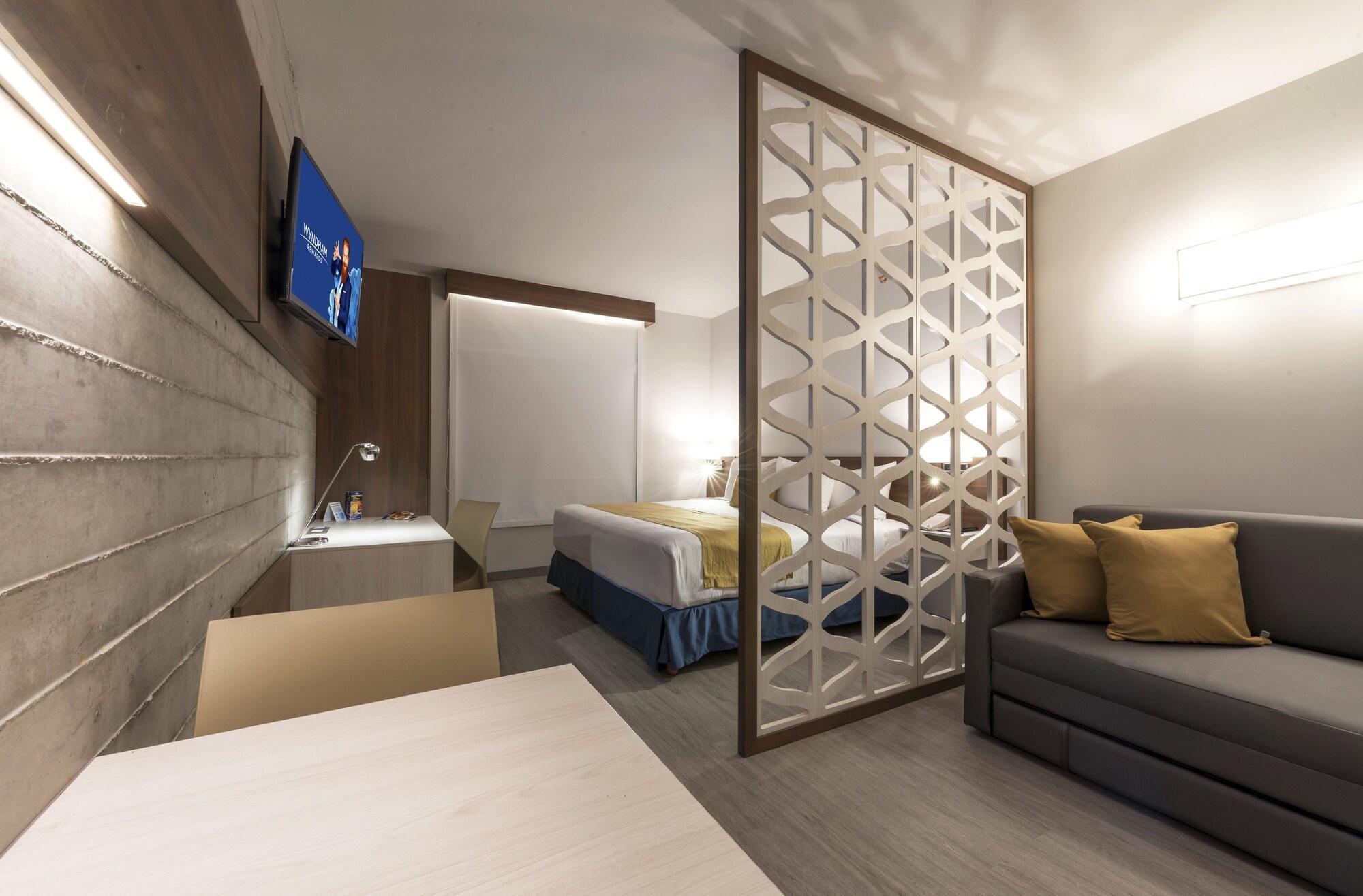 Microtel Inn & Suites By Wyndham Irapuato Exterior foto