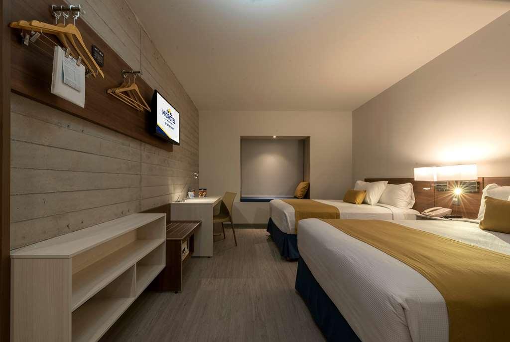 Microtel Inn & Suites By Wyndham Irapuato Zimmer foto