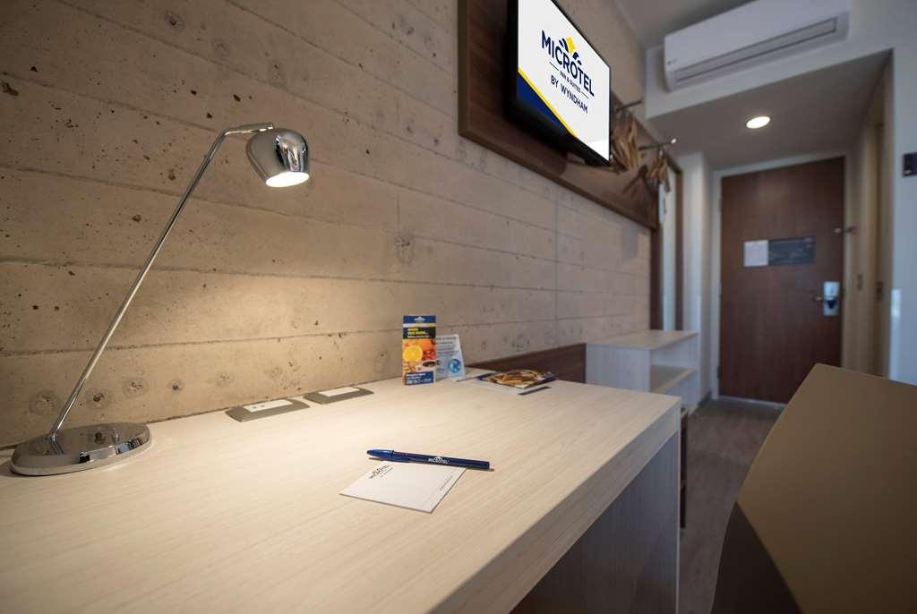 Microtel Inn & Suites By Wyndham Irapuato Zimmer foto