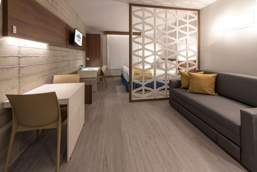 Microtel Inn & Suites By Wyndham Irapuato Zimmer foto
